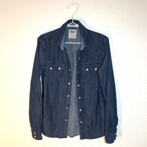 Levi • Modern Fit •Snap Button • Distressed Denim